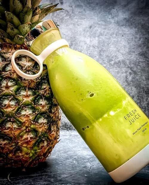 Portable mini blender bottle - blades and USB charging detail